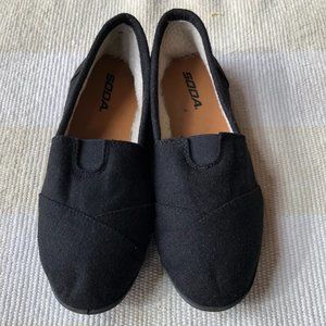 SODA loafers/slippers/shoes, inside or out,  9.75" insole - sherpa lined - Black